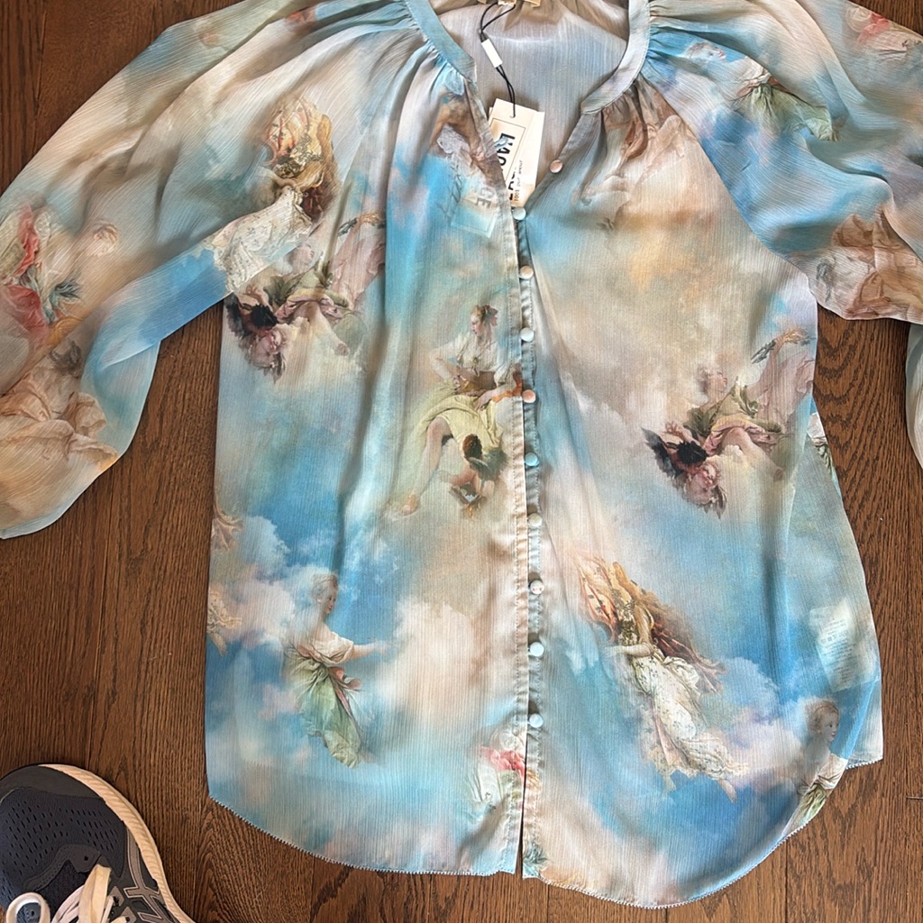 L’agence New Top, Size Small